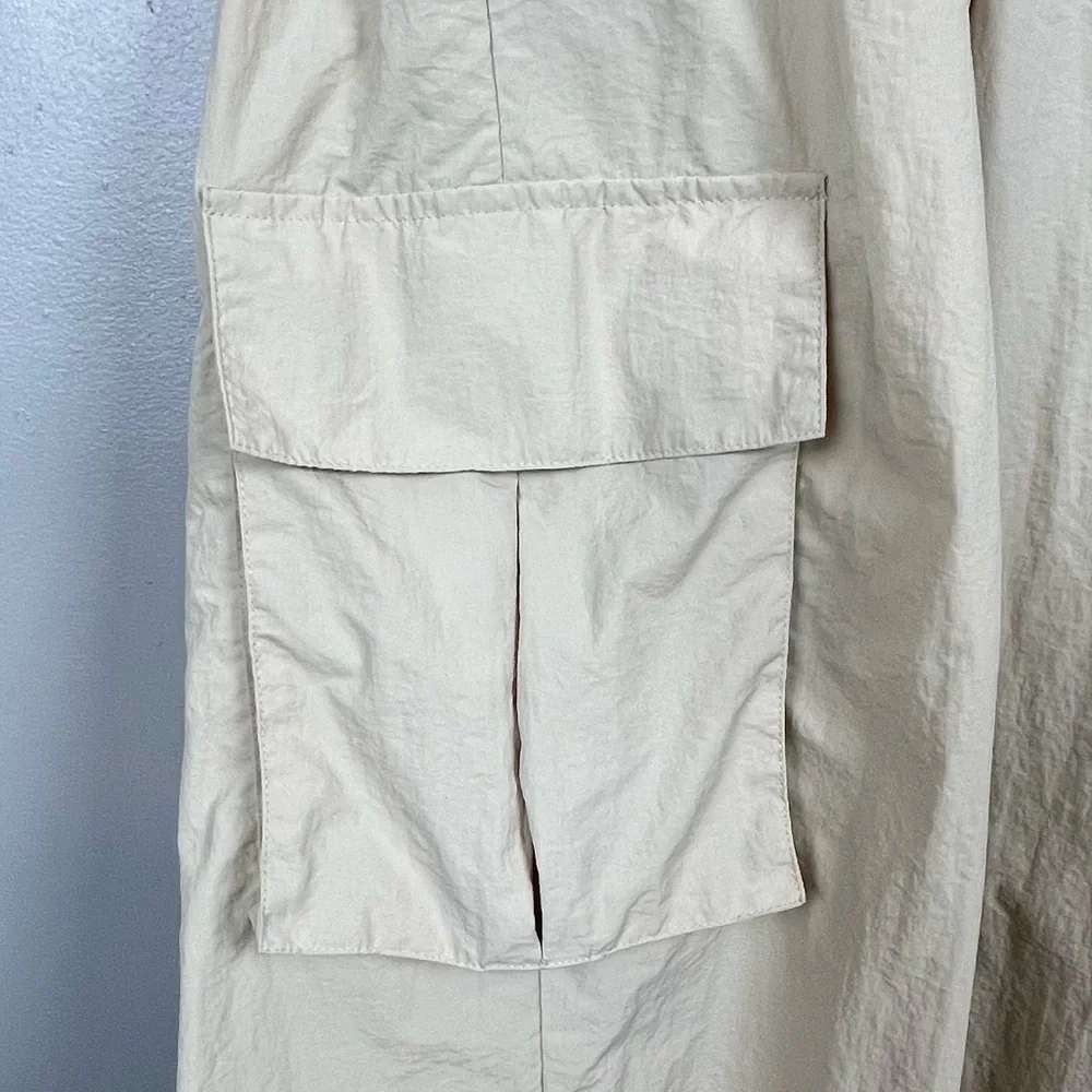 Wilo The Label womens khaki nylon cargo parachute wide leg pants, large.